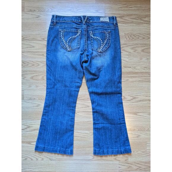 Womens Ariya Jeans Size 11/12 Embroidered Denim Blue Decorated Pockets SEE DESC - Picture 2 of 11